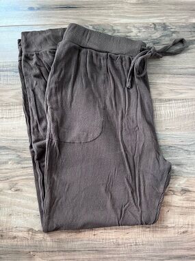 Kyte Baby women’s espresso ribbed jogger pants